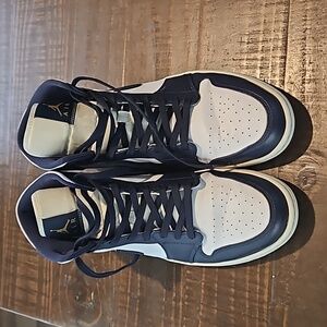 Jordan 1 mid obsidian